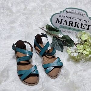 Clarks 6M teal  sandles